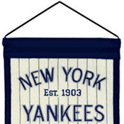 Hanging device for Yankees heritage banner