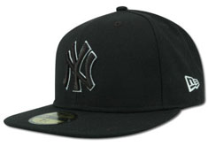 Yankees fitted black hat