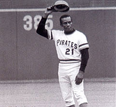 Roberto Clemente joins the 3,000 hit club (1972)