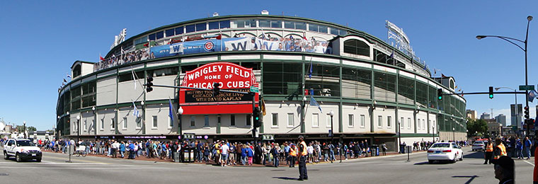 WATCH: The Moment The Wrigley Field Marquee Flashed 'CUBS WIN!' After Game  7 - CBS Chicago