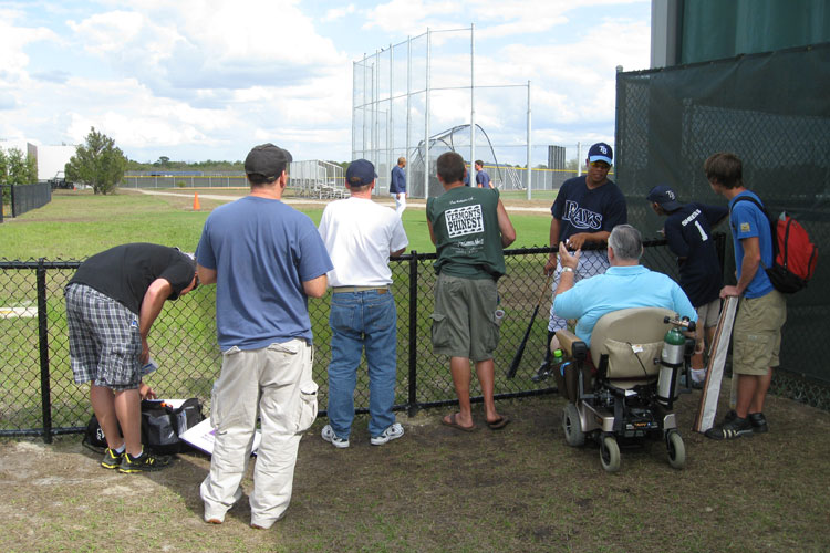 Fans have access to Rays players near the batting cage building